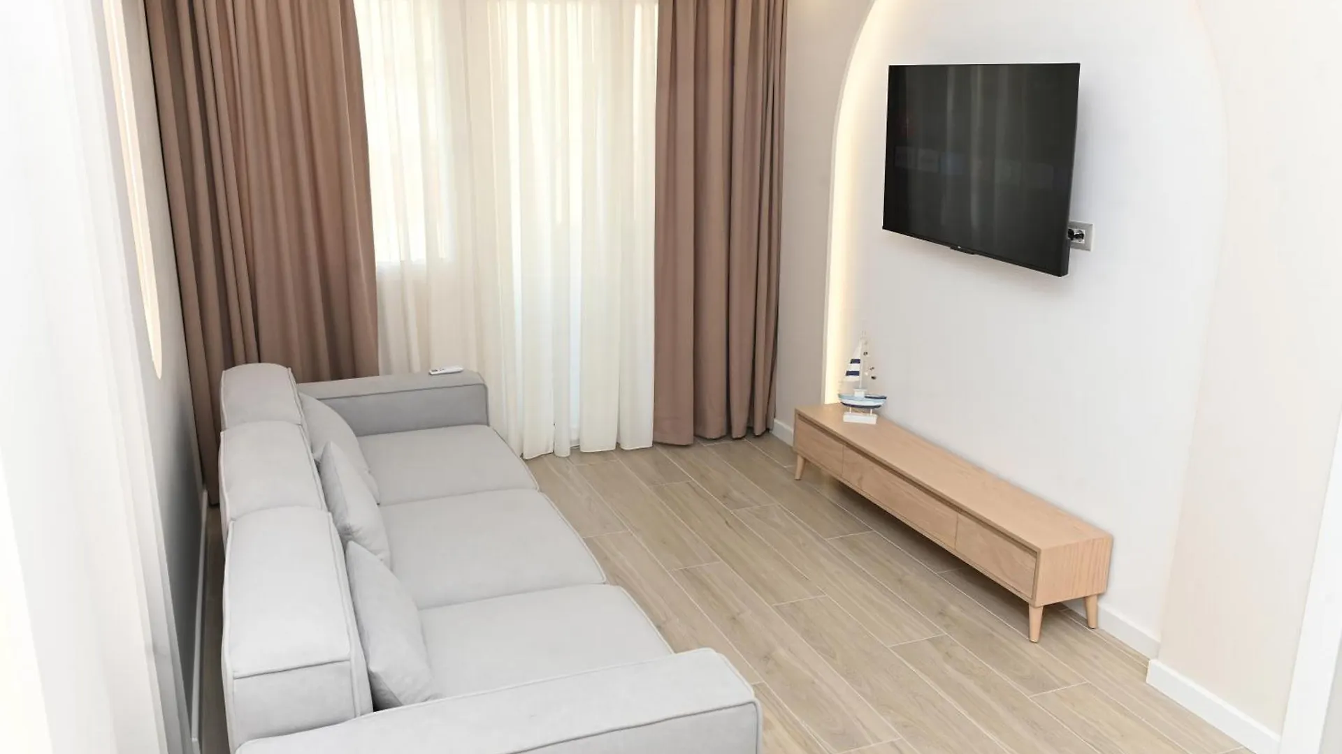 Fluctus Apartments Durres 0*,  Albania
