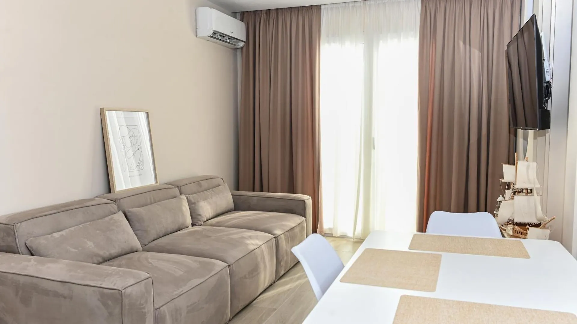 Fluctus Apartments Durres 0*,